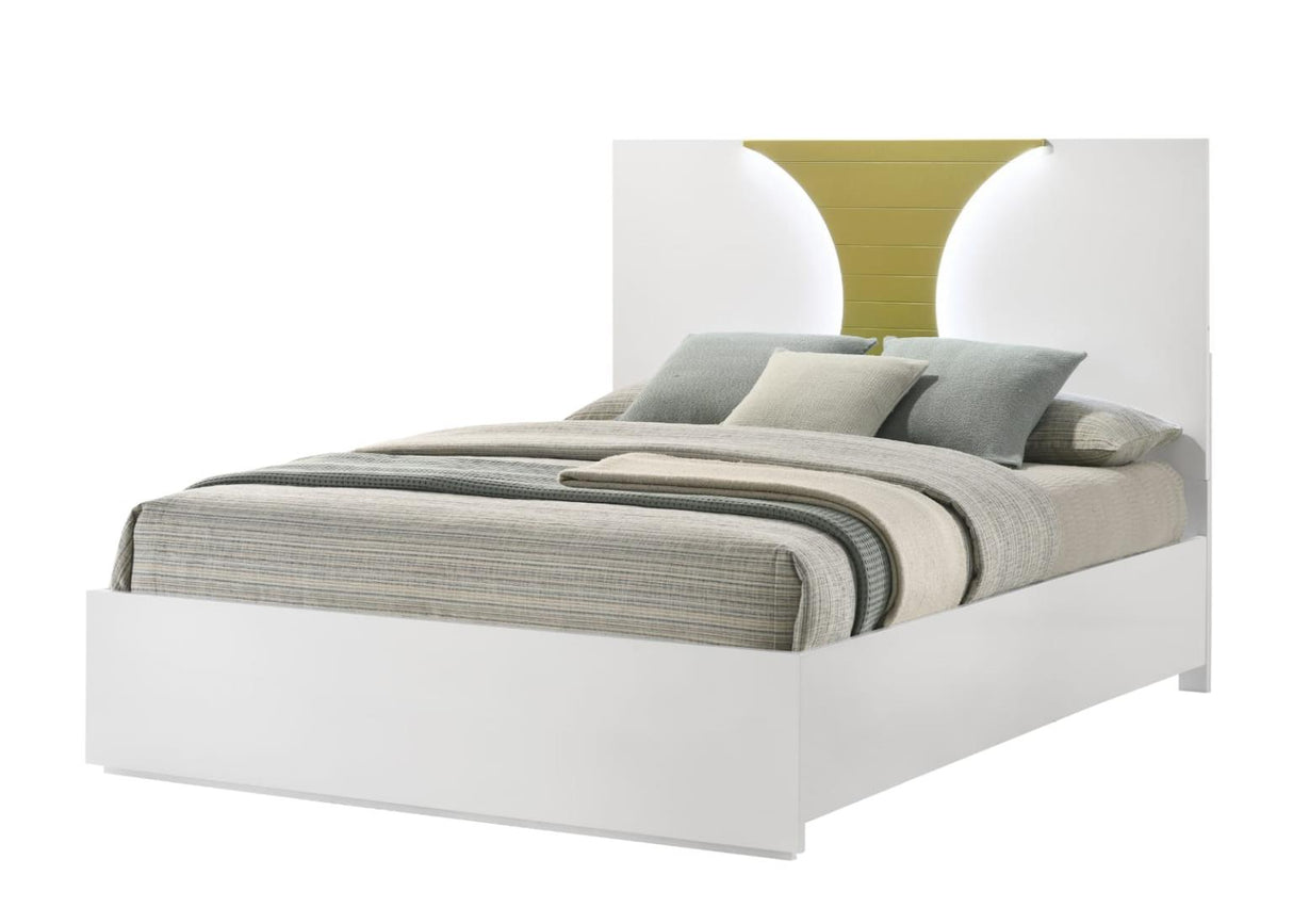 Aurora White/Gold 3-Piece (King Bed, Dresser, Mirror)