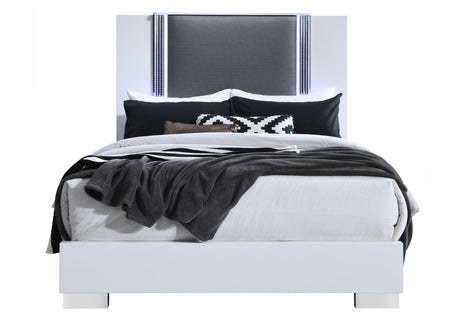 Ylime Smooth White Queen Bed Group